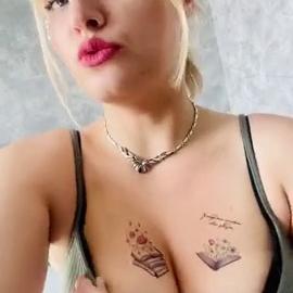 Big tits girl 