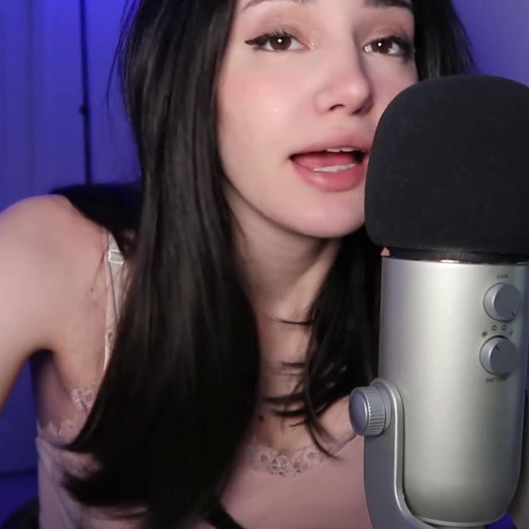Jinx ASMR 10 Minute Whispers and Face
