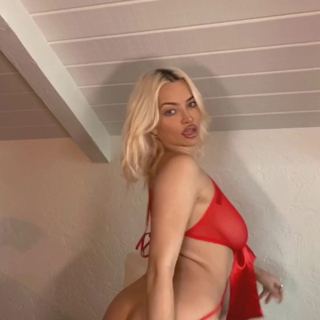 Lindsey Pelas See-Through Nipple Outfit Strip Onlyfans