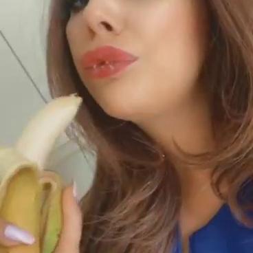 Esmeeteaches Banana BlowJob Video Leaked 